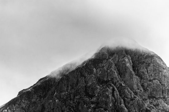 While I was waiting for the taxi I unpacked my 300mm tele lens to get a close up of the mountain peak.