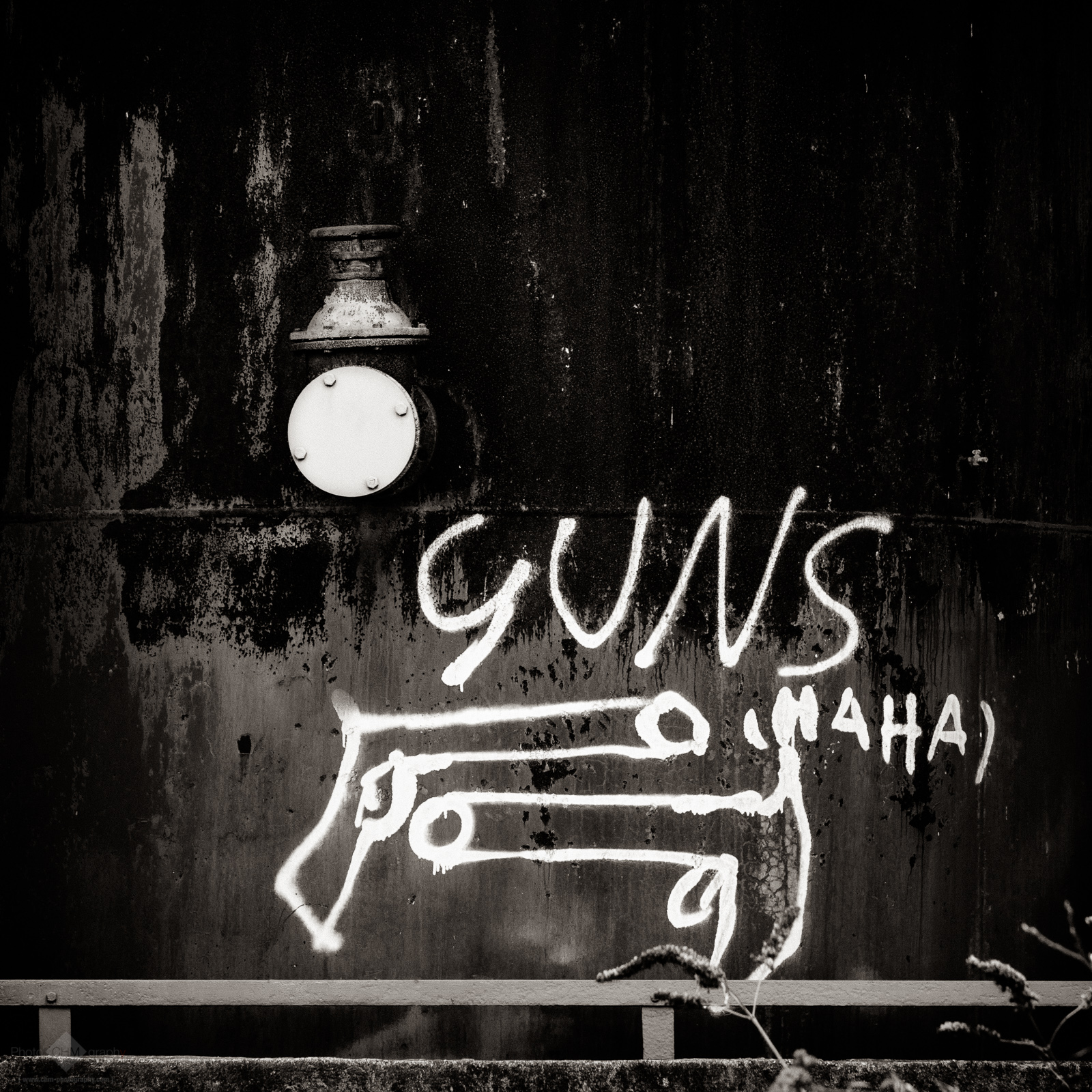 GUNS HAHA (Graffiti #2)